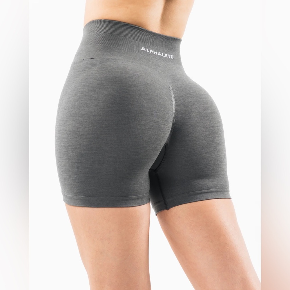 ALPHALETE AMPLIFY SHORT 4.5"